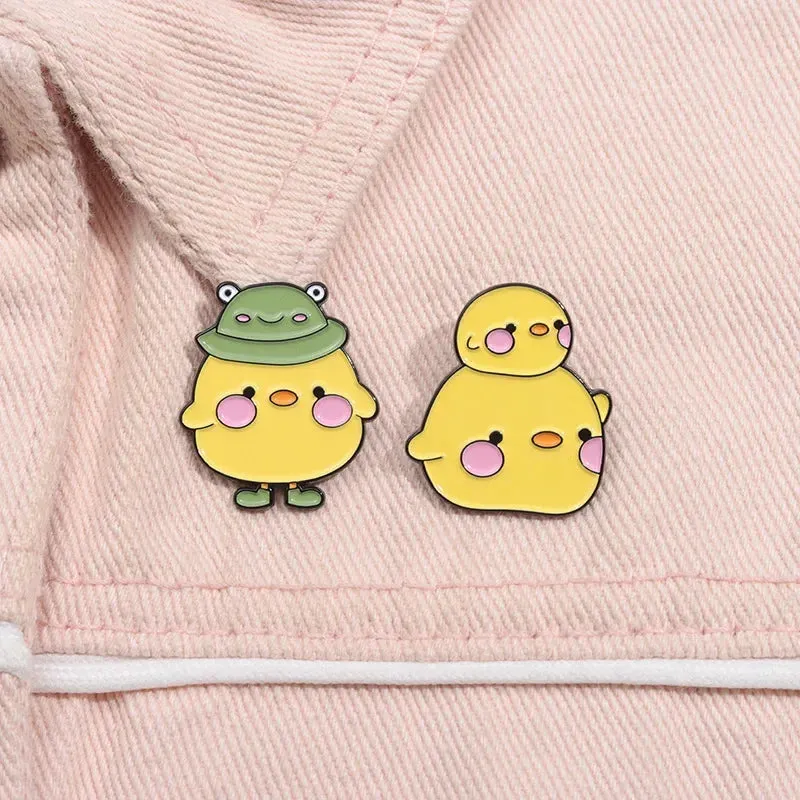 Adorable Kawaii Yellow Duck Enamel Pin 🦆✨ Fun Brooch for Backpacks & Outfits!