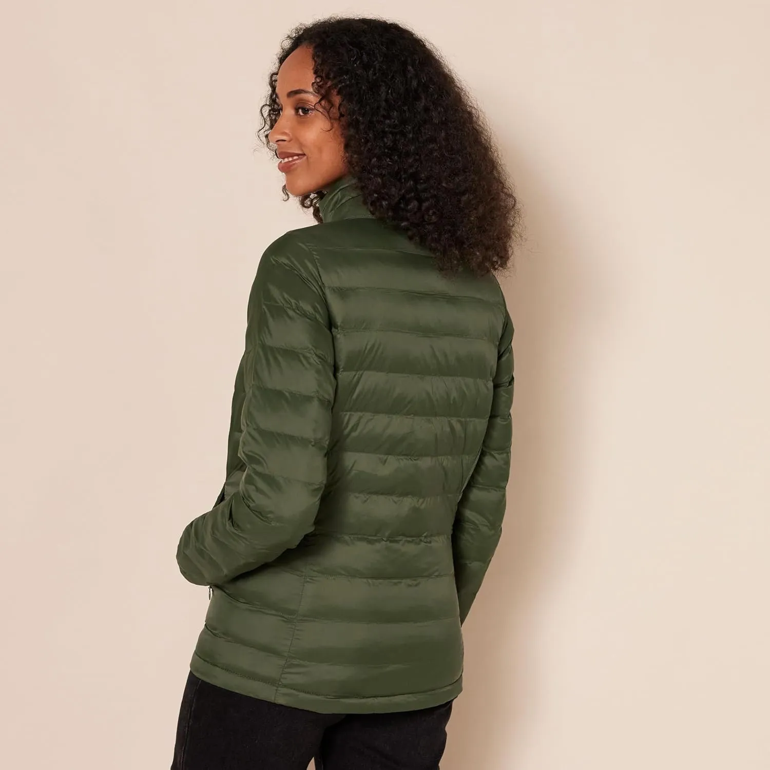 Amazon Essentials Women's Lightweight Water-Resistant Packable Puffer Jacket (Available in Plus Size)