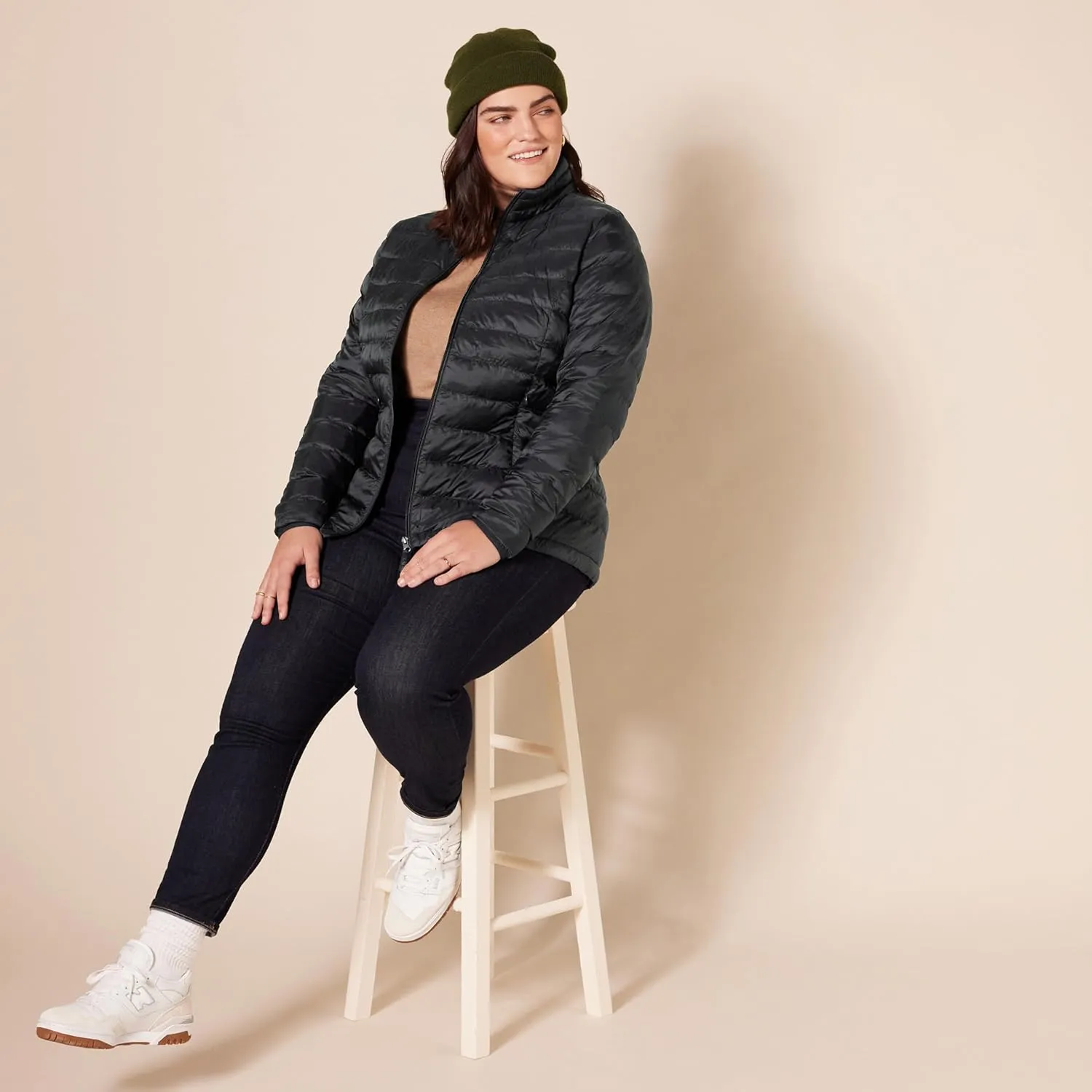 Amazon Essentials Women's Lightweight Water-Resistant Packable Puffer Jacket (Available in Plus Size)