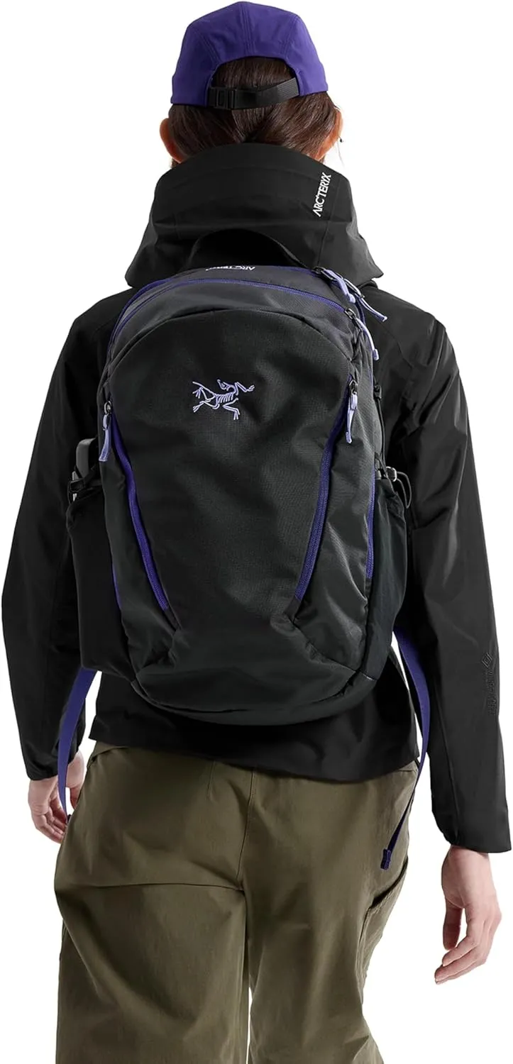 Arc'teryx Mantis 26 Backpack | Highly Versatile 26L Daypack | Black/Soulsonic, One Size