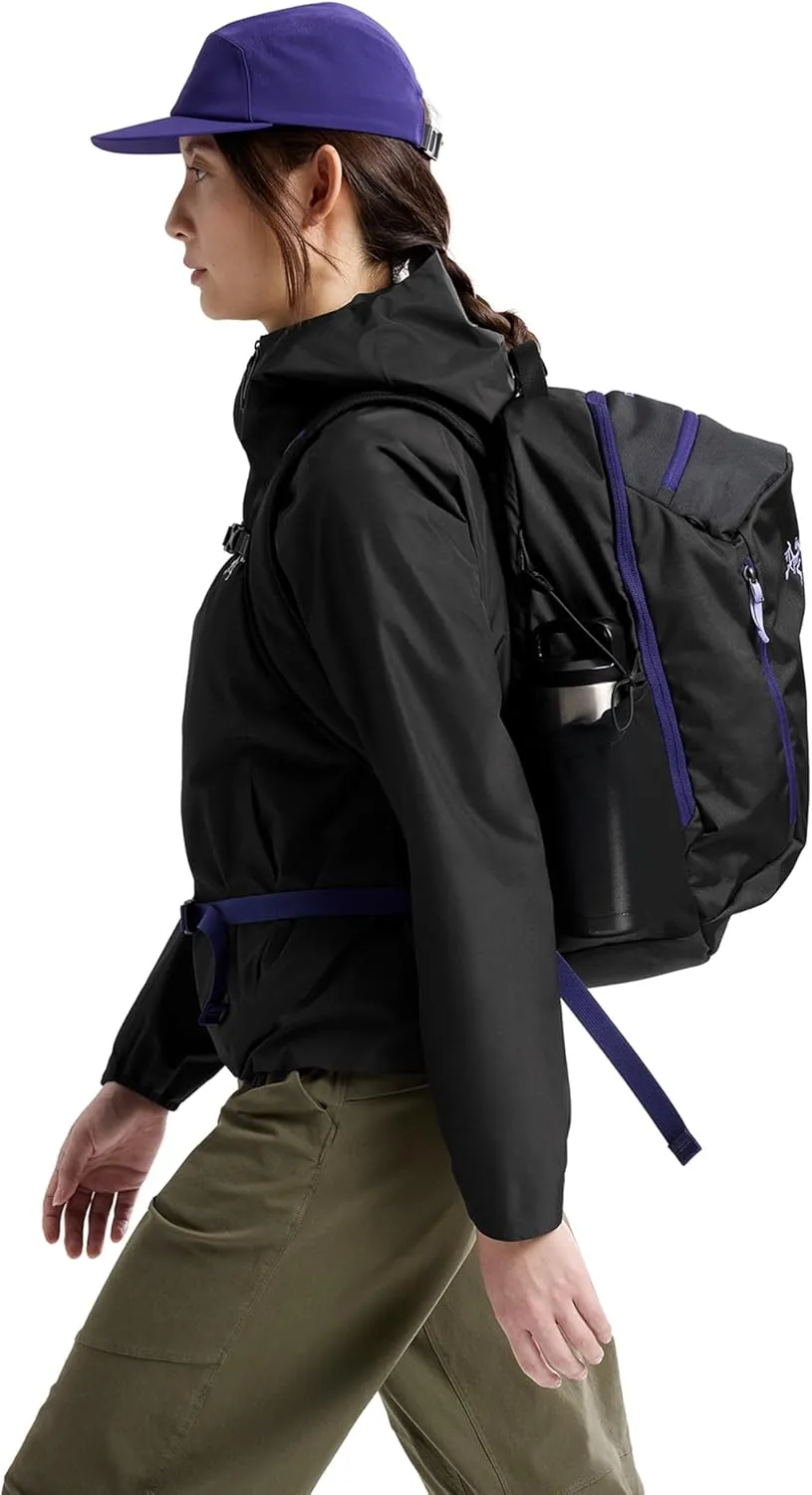 Arc'teryx Mantis 26 Backpack | Highly Versatile 26L Daypack | Black/Soulsonic, One Size