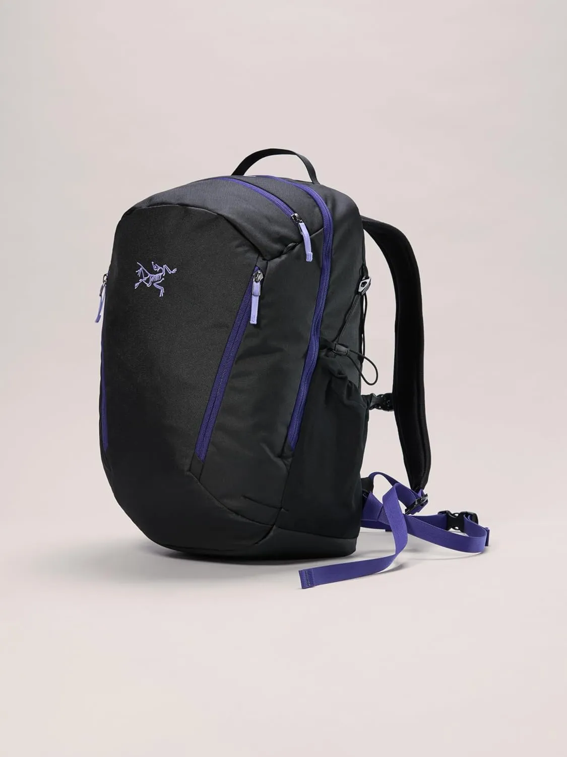 Arc'teryx Mantis 26 Backpack | Highly Versatile 26L Daypack | Black/Soulsonic, One Size
