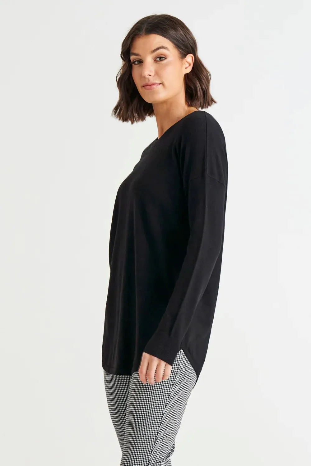 BETTY BASICS Sophie Relaxed Knit Jumper - Black