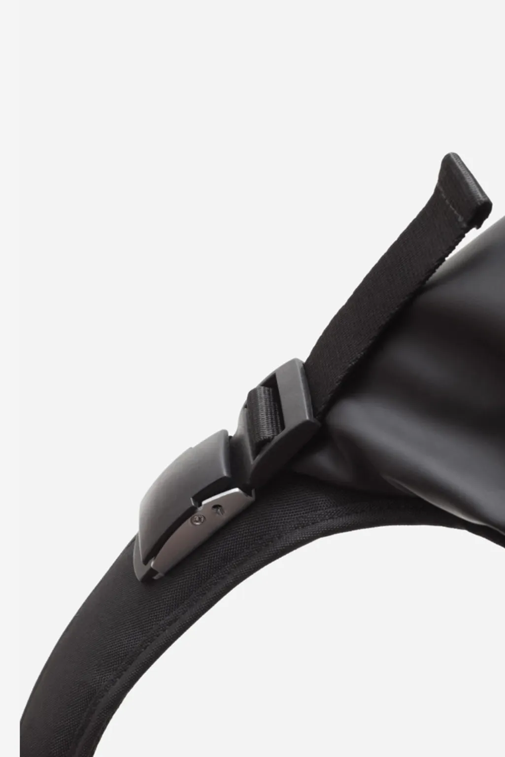 Cote Et Ciel Nile Obsidian Backpack