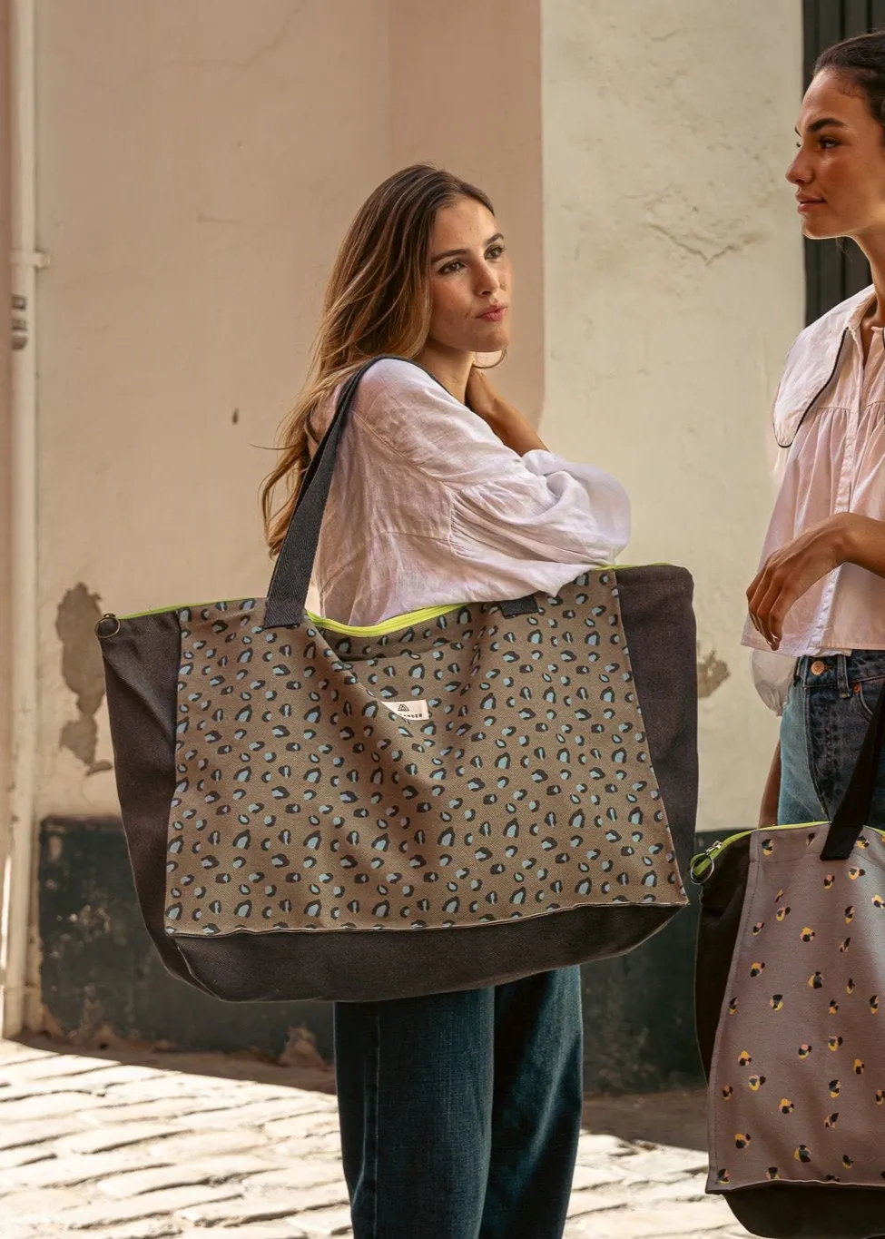 <tc>Gia Extra Large Travel Bag</tc>
