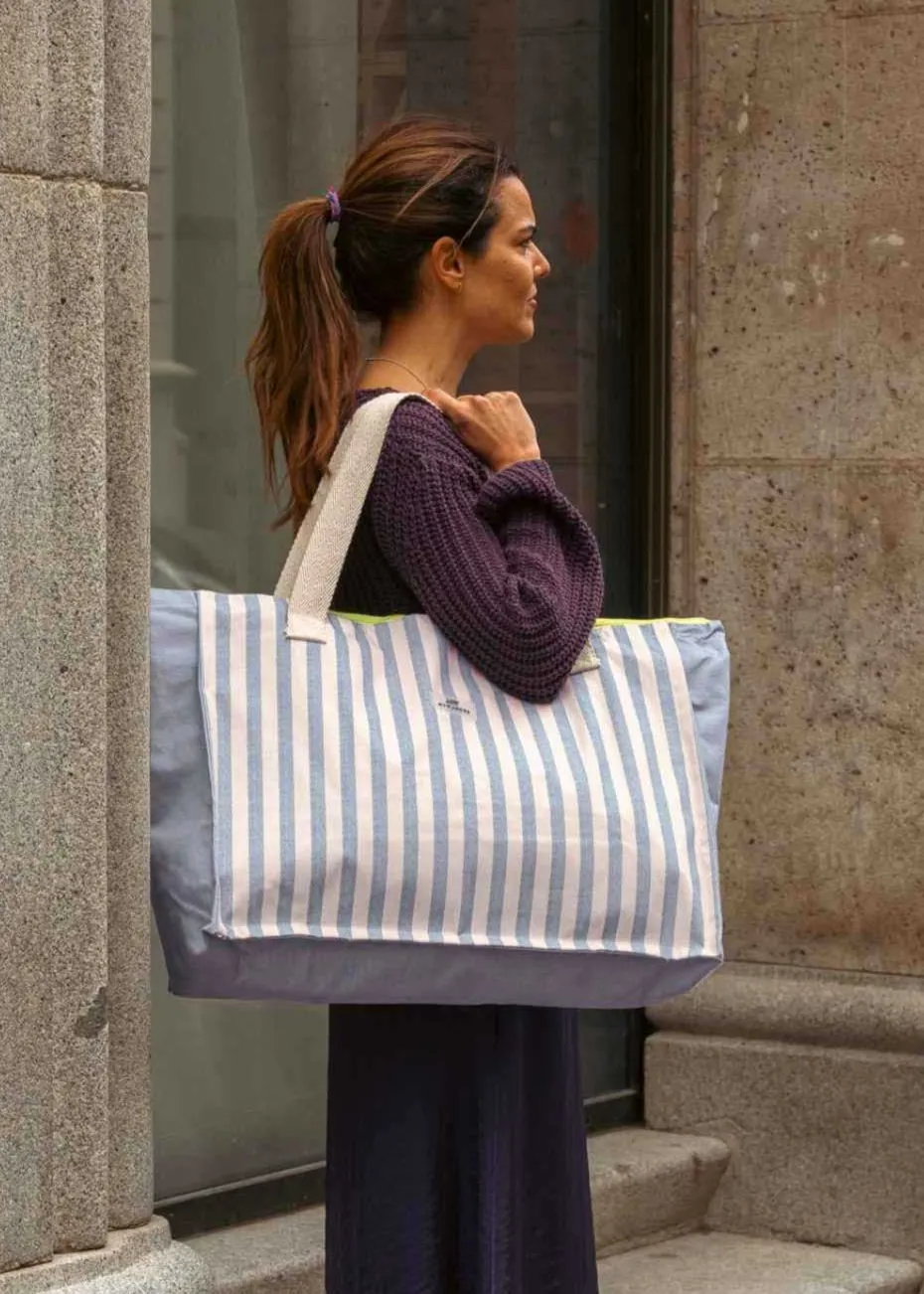 <tc>Navy Stripes Extra Large Travel Bag</tc>