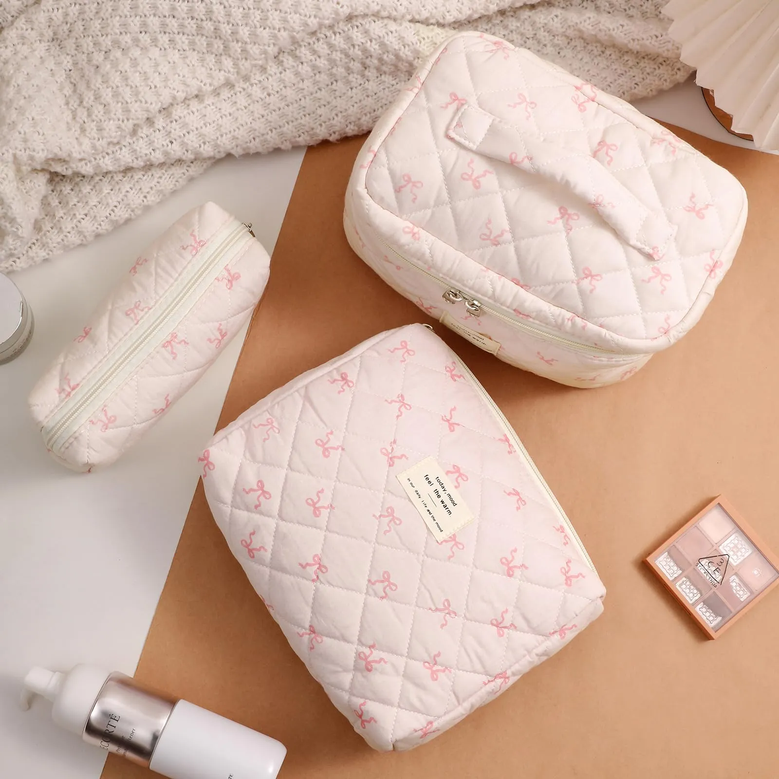 uekeboag Large Travel Quilted Makeup Bag for Women, Floral Cotton Cosmetic Bag, Coquette Aesthetic Floral Toiletry Organizer Bag(18Small Pink Bow