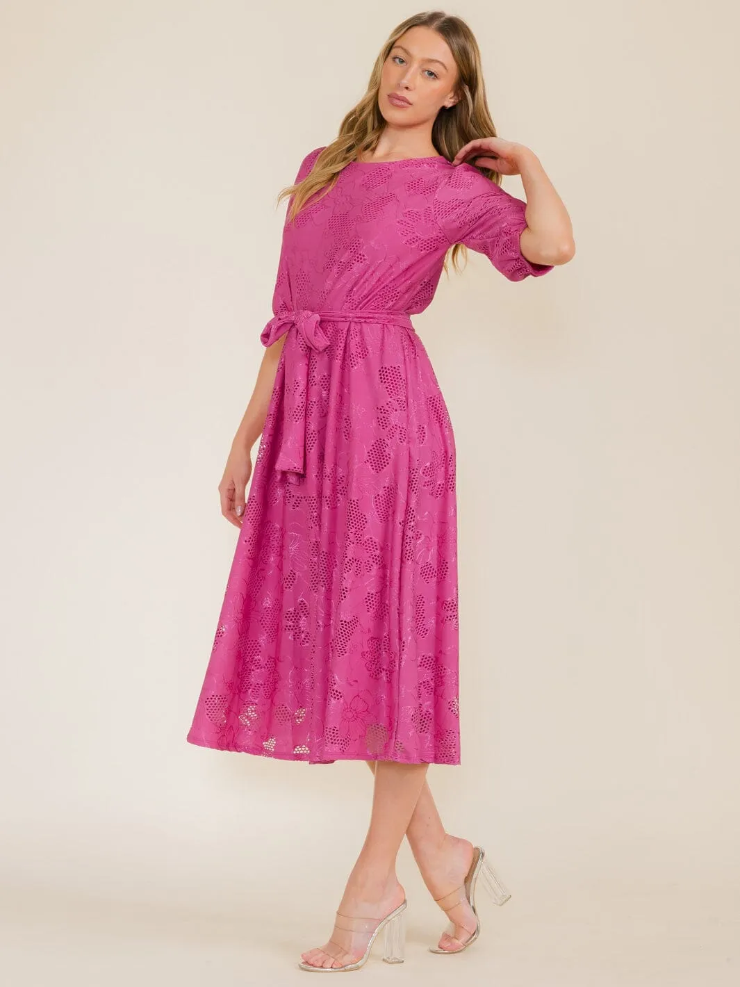 WOMEN'S SHORT SLEEVE FLOWER EYELET DETAILED SELF TIE FRONT POCKETS MIDI DRESS